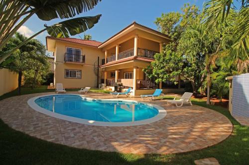 La Esplanada Villa | Luxe Comfort 8 Bedroom Villa with Private Pool & Entertainment