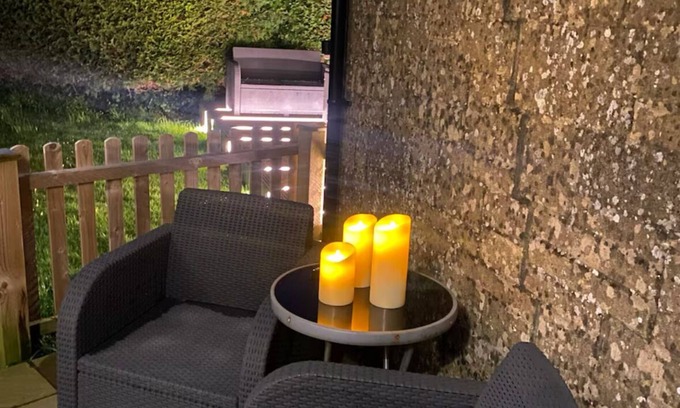 Gillingham House | Luxe Entire Bungalow Based In Dorset, Hot Tub, Pet Friendly, Modern