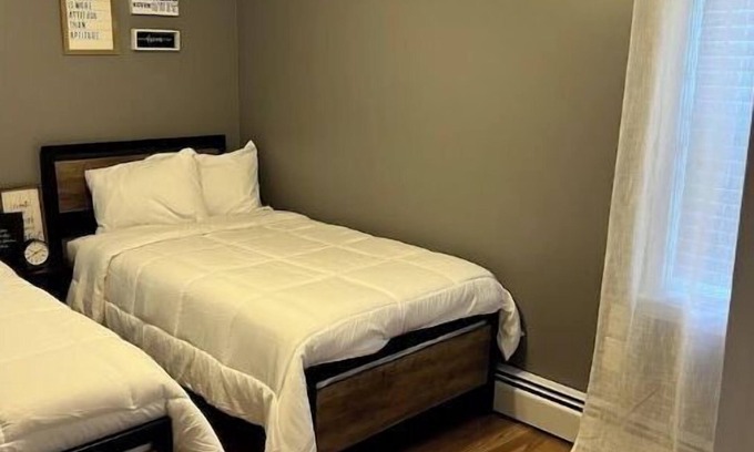 Lincoln Condo | Luxe Home Away