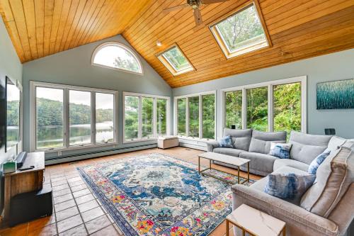 Higganum House | Luxe Lake House in Connecticut Private Dock