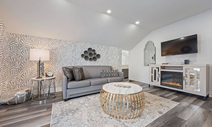 Port Dover Condo | Luxe Lodges on Lake Erie ~ Moonstone ~ Beach House