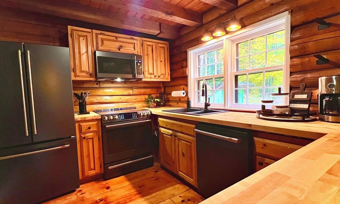 Campton Cabin | Luxe Log Cabin Under the Stars