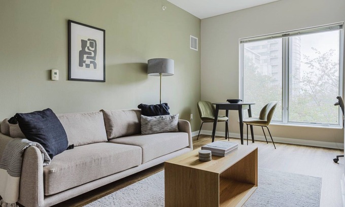 North Bethesda Apartment | Luxe North Bethesda 1BR w/W/D, Pool & Gym, nr Metro, by Blueground