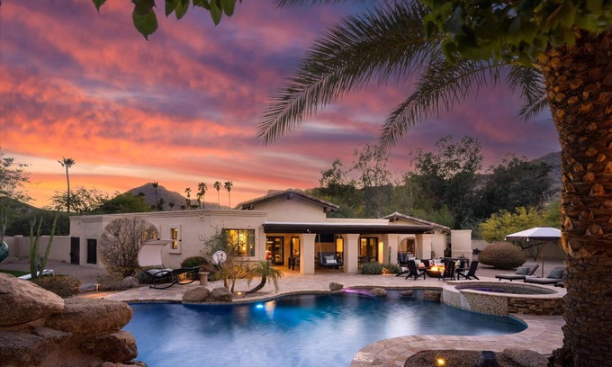 Paradise View Estates House | Luxe PV Retreat - Pickleball - Heated Pool - Sauna
