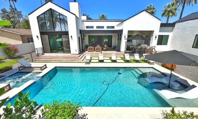 Arts District House | +LUXE Retreat just steps from Old Town Scottsdale! Pool, Spa, Outdoor Oasis +