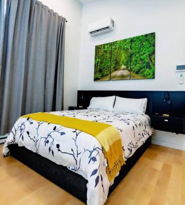 Kitimat Apartment | LuxQuarters Blueberry Studio