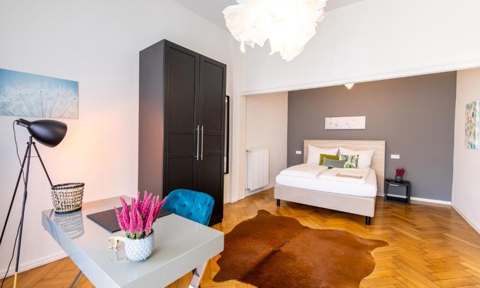 Bad Nauheim Hotel | Luxstay Bad Nauheim - Self-Check-In