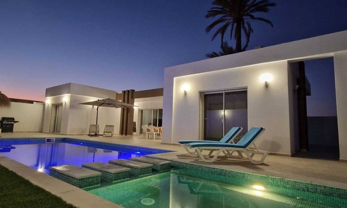 Aghir Villa | Luxueuse Villa Avec Piscine Privée à Djerba Midoun - À 10 min de la Plage