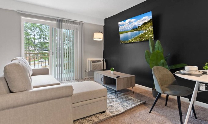 Crabtree Apartment | Luxurious 2 Bed Suite - in Raleigh!