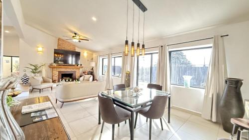 San Antonio Tlayacapan Villa | Luxurious 3-Bedroom Retreat in Ajijic - San Antonio- Walk to Everything