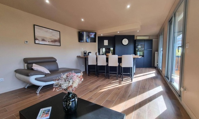 Saint-Chamond Apartment | Luxurious 3rd-Floor Apartment with Balcony, Wellness Area & Parking in Saint-Chamond