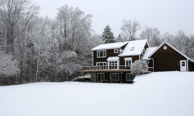 Peru House | Luxurious 4b/3.5bath "Mountainview" House on 10acres, mins to lakes and hiking