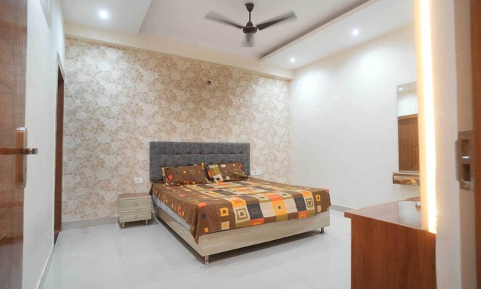 Varanasi Apartment | Luxurious Apartment - 2 bedrooms