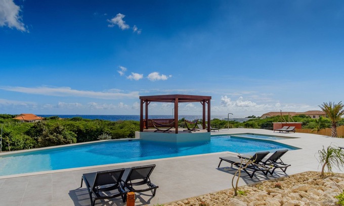 St. Marie Condo | Luxurious Apartment w/Seaview & pool - 5 minutes from the beach - Coral Estate