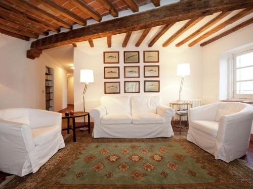 Rocca Grimalda House | Luxurious Apartment in Rocca Grimalda with Garden