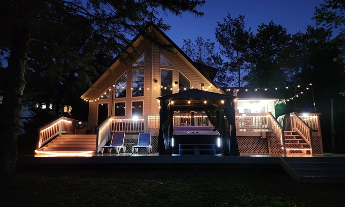 Beaconia Cottage | Luxurious Beach House with lake view. Melt your stress away in the hot tub.