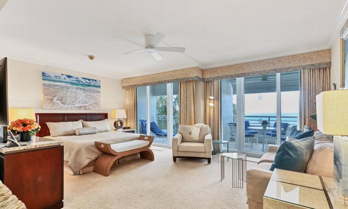 Sarasota Apartment | Luxurious Beachfront Suite by FVC