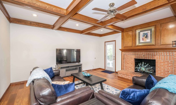 Loveland House | Luxurious Dream Home - For 10!