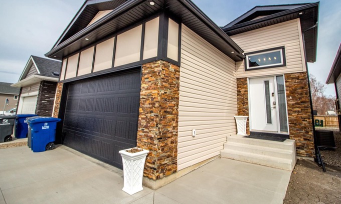 Saskatoon House | Luxurious former show home - 10 minutes from the downtown and airport