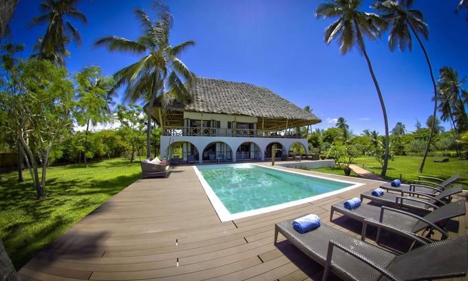 Matemwe Villa | Luxurious, fully equipped and serviced villa right on the beach in Zanzibar.