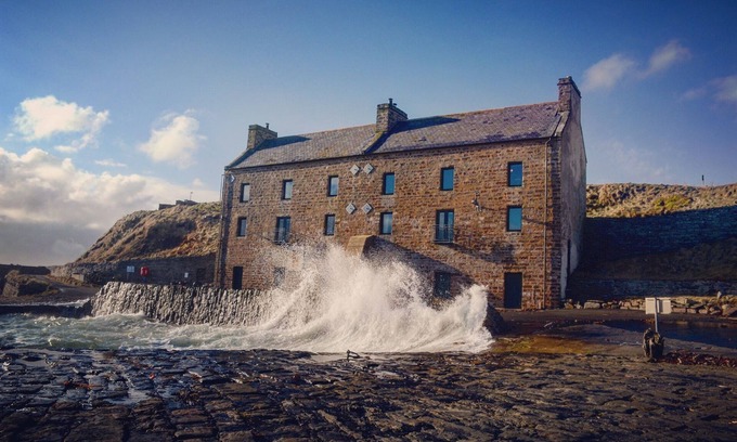 Keiss House | Luxurious historic seaside house on the North Coast 500