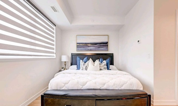 Rockcliffe - Smythe House | Luxurious large and stylish townhome with EV parking