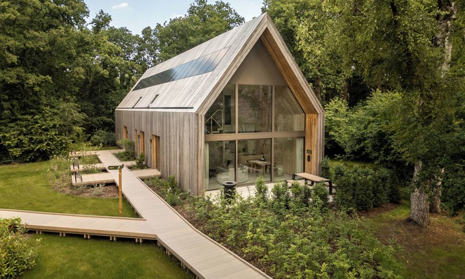 Zolder House | Luxurious lodge for 6, bathed in natural light, located in the green heart of Belgian Limburg.