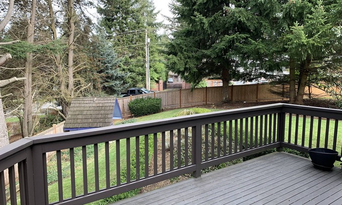 Newport House | Luxurious Modern 4-bed, 3 bath Single-Family Home