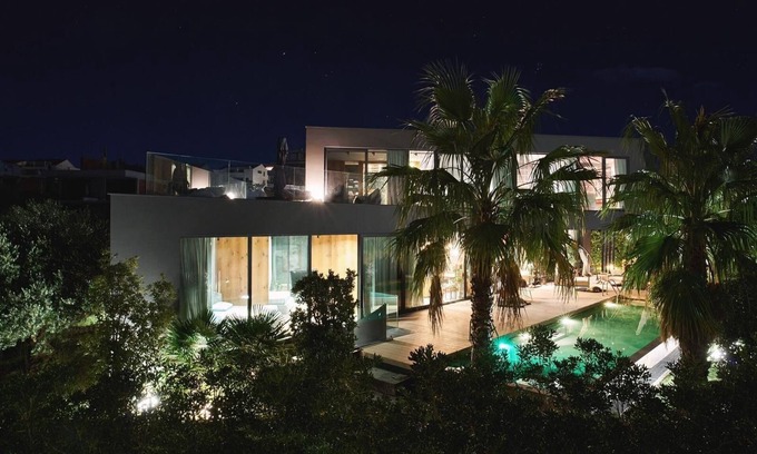 Novalja Villa | Luxurious modern 5-bed Villa w/private pool, landscaped garden, sauna & gym