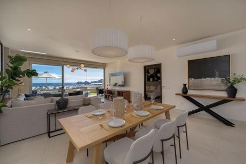 El Tezal House | Luxurious New 3BR Condo with Ocean and Arch Views