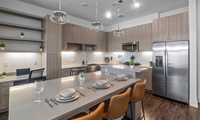 West Oak Hill Apartment | Luxurious New Unit|1Bd1Ba|Pool, Golf Sim