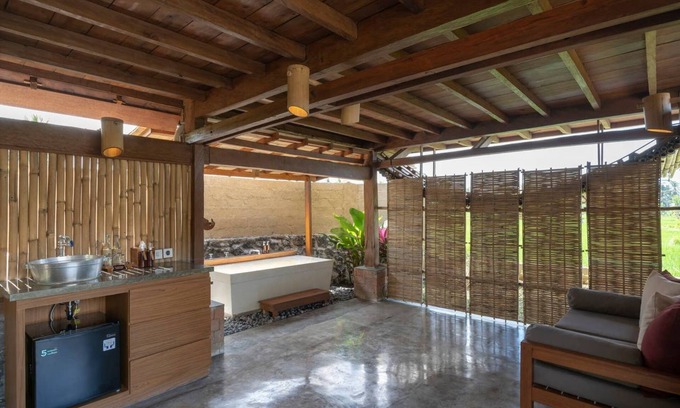 Peliatan Villa | Luxurious private pool room in Ubud