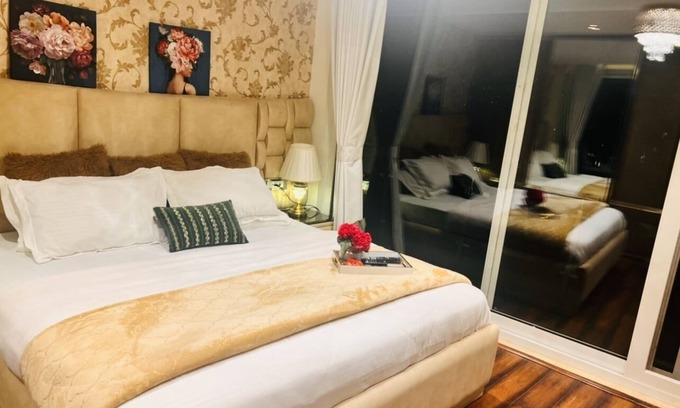 Knollswood Villa | LUXURIOUS ROOM WITH LOVELY VALLEY VIEW