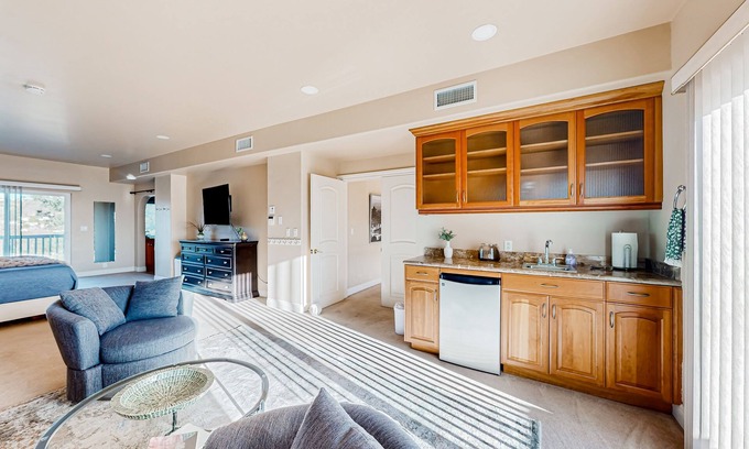 Morena House | Luxurious SoCal villa with multiple indoor/outdoor living areas, BBQ & fireplace