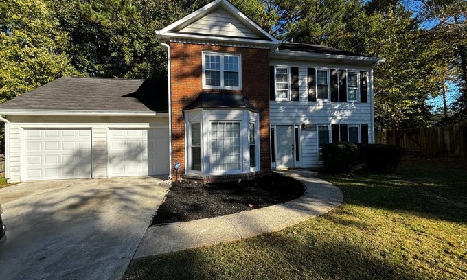 Powder Springs House | Luxurious, stylish 4-bedroom house in charming Powder Springs.