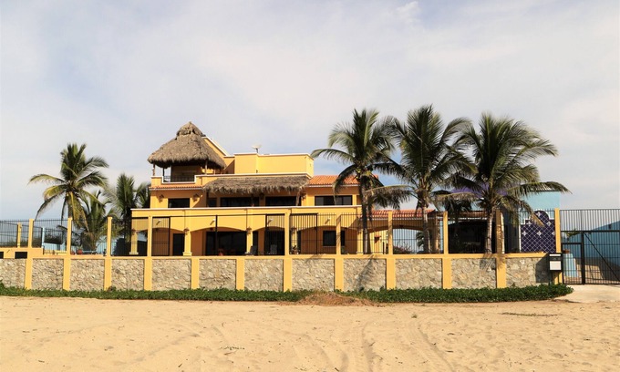 Isla Navidad Villa | Luxurious Villa on Pacific Coast of Mexico Near Manzanillo and Barra de Navidad