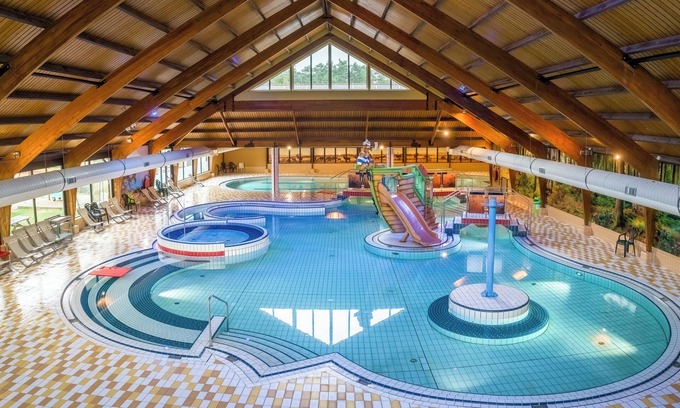 Eerbeek House | Luxury 12-person bungalow - Widely accessible in the holiday park Landal Coldenhove