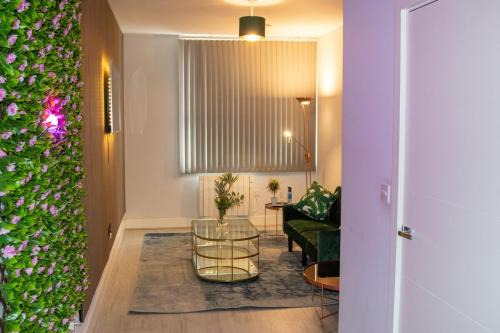 Harlington Apartment | Luxury 1BR Flat Near Heathrow