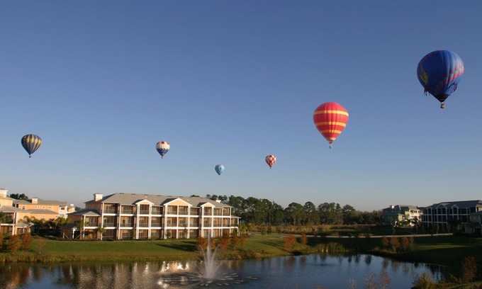 Hillcrest Estates Condo | Luxury 3-bed Large Condo-12-Kilometres to Disney World, Kingsize Bed, Beach Area