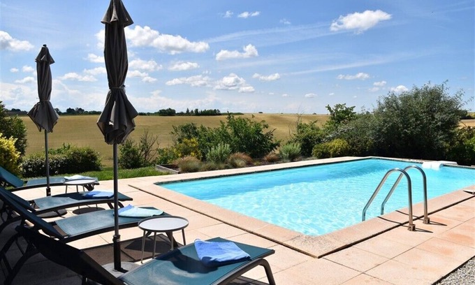 Veilhes Cottage | Luxury 3 Bedroom Cottage with Private Pool