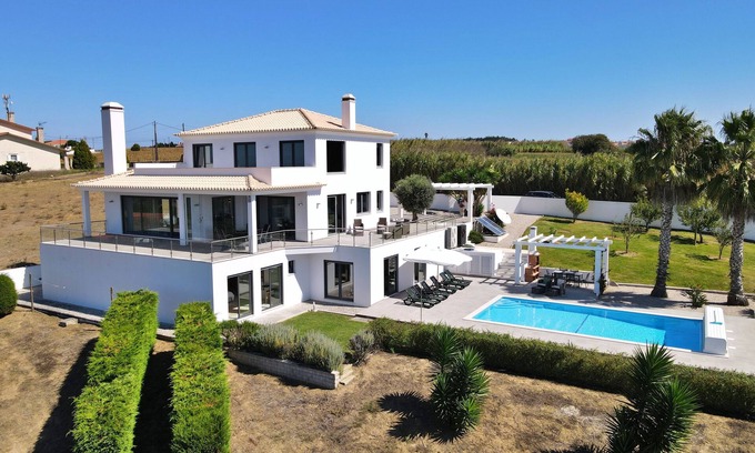 Casal do Pardo Villa | Luxury 4 Bed Villa With Large Heated Pool, Sleeps 8, Beautifully Appointed.