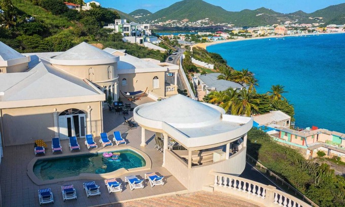 Philipsburg Villa | LUXURY 6 BR. Ocean View - Villa Kimon With a Pool.
