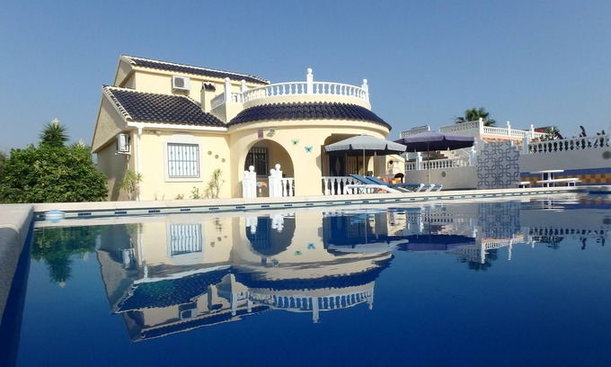 Mazarron Villa | Luxury 6P Child Friendly Villa with pool, air conditioning, Internet Wi-Fi, alarm and BBQ