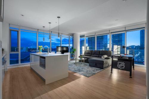 Victoria Park Apartment | Luxury Apartment on the 9th Floor near Stampede, Complimentary Wine, 2 Car UG Parking