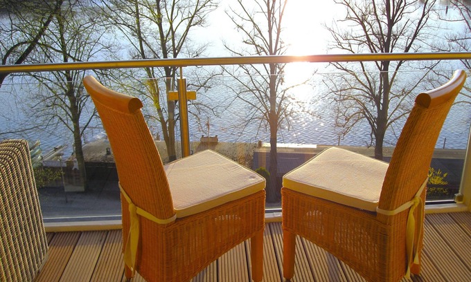 Woltersdorf Apartment | Luxury Apartment Seerose 90sqm at the Berliner See - canoes free - 2 bathrooms - sauna