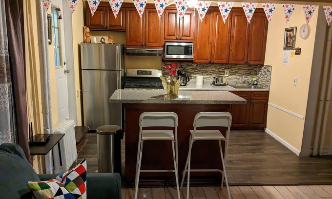 West New York House | LUXURY APARTMENT 15 MIN FROM MANHATTAN AT A BARGAIN PRICE. GREAT OPPORTUNITY.