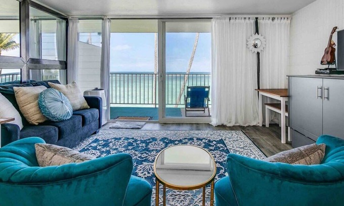 Punaluu Condo | Luxury Beachfront Condo w/AC