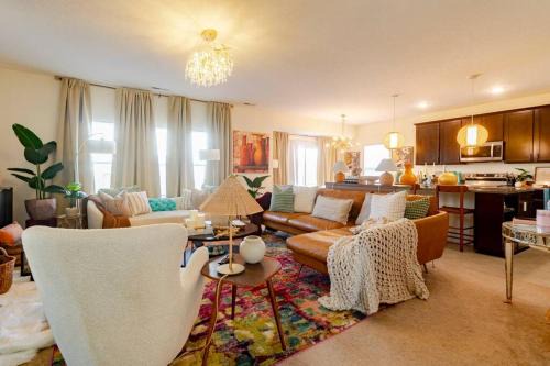 Summit Station Apartment | Luxury Beautiful Spacious Retreat Getaway