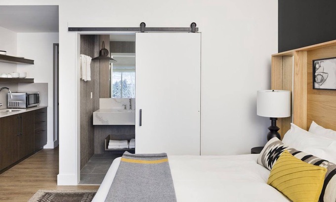 Teton Village Hotel | Luxury Comfort at Gravity Haus Jackson Hole! King + Sofa, 3 Units