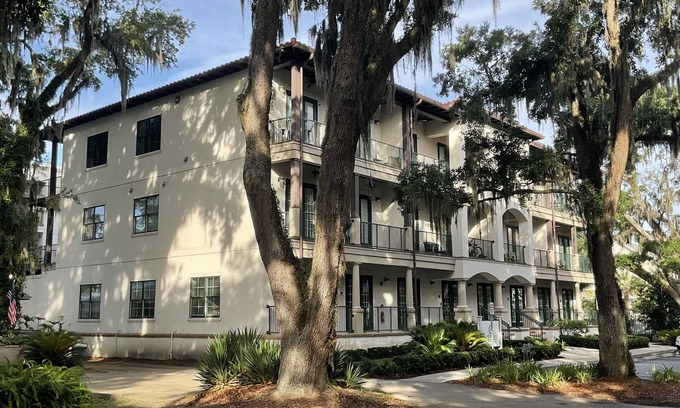 King City Condo | Luxury Condo at Village Pier, King Bed,Full Kitchen, Polaris Ranger for Rent